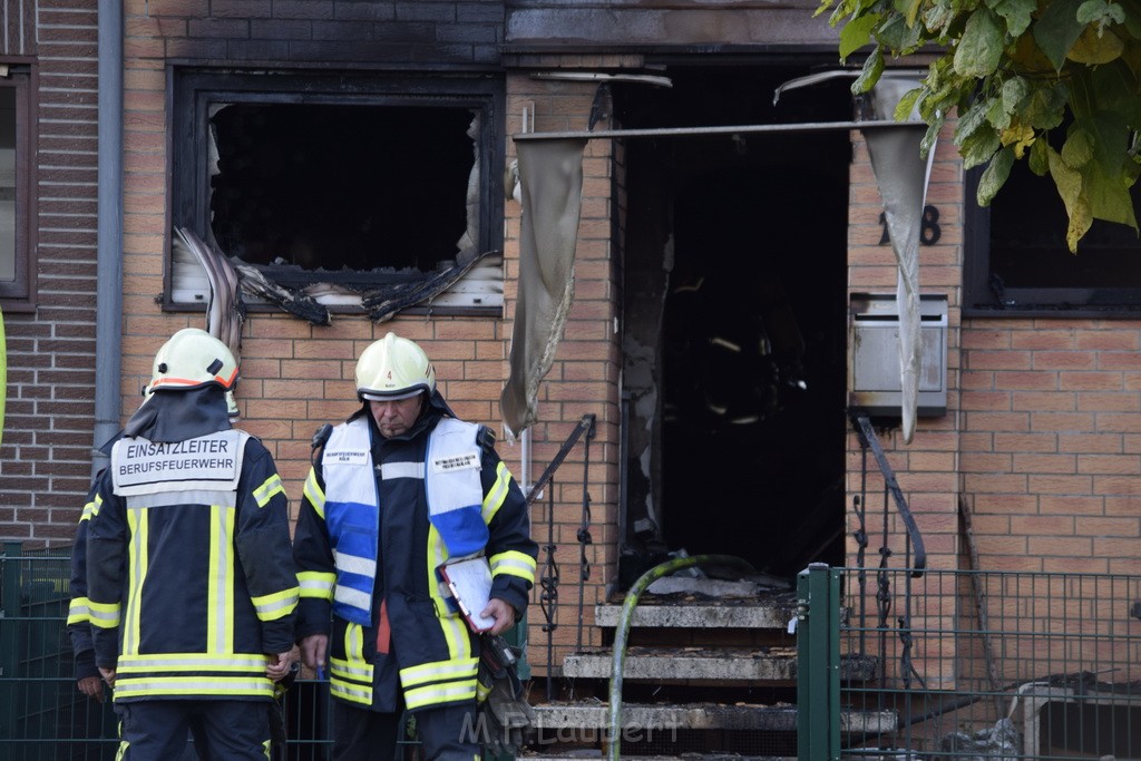 Feuer 2 Vollbrand Reihenhaus Roggendorf Berrischstr P082.JPG - Miklos Laubert